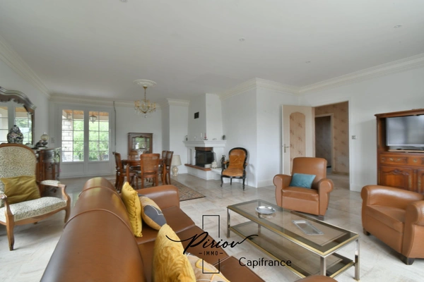 Maison familiale au coeur de Doué la Fontaine - Potentiel de 6 chambres 