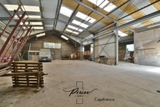 Maison 4/5 chambres - deux espaces - 2 grands hangars 