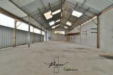 Maison 4/5 chambres - deux espaces - 2 grands hangars 
