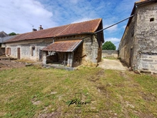 Ensemble immobilier en pierres, maison et dépendances, 4 600 m²