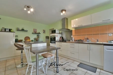 Propriété 5 chambres, dépendances, proche commerces et services