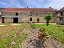 Ensemble immobilier en pierres, maison et dépendances, 4 600 m²