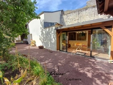 Maison de ville, vie de plain pied, 2 salles d'eau, 3 chambres