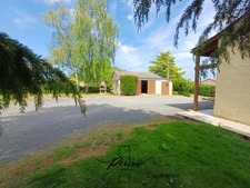 Charmante maison, environnement verdoyant avec 5925 m² de terrain arboré