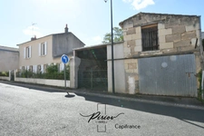 NUEIL-SUR-LAYON – VIE DE PLAIN-PIED – 3 CHAMBRES – DÉPENDANCES – TERRAIN CLOS