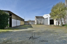 Maison 4/5 chambres - deux espaces - 2 grands hangars 