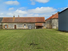 Ensemble immobilier en pierres, maison et dépendances, 4 600 m²