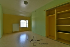 Maison vie de plein pied - 3 chambres - 1380 m² de terrain - Dépendances