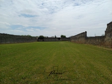 Ensemble immobilier en pierres, maison et dépendances, 4 600 m²