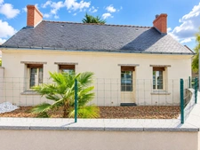 Charmante maison en pierres - située au coeur des Rosiers sur Loire