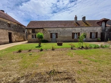 Ensemble immobilier en pierres, maison et dépendances, 4 600 m²