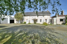 Maison 4/5 chambres - deux espaces - 2 grands hangars 