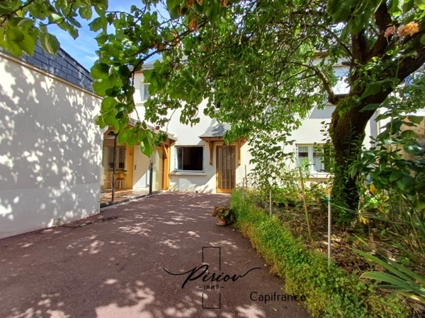Maison de ville, vie de plain pied, 2 salles d'eau, 3 chambres