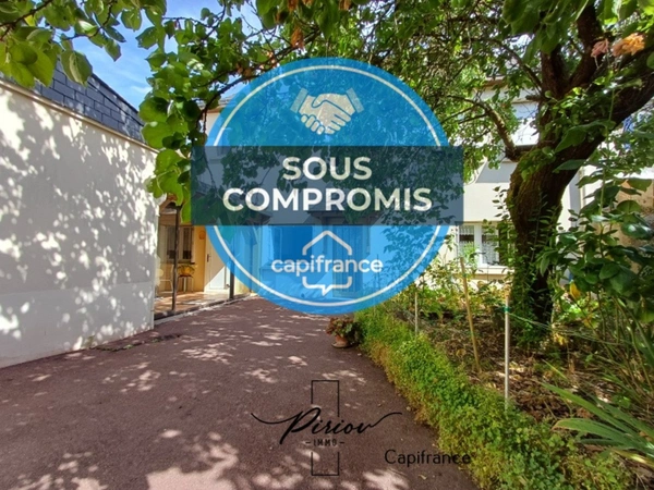 Maison de ville, vie de plain pied, 2 salles d'eau, 3 chambres