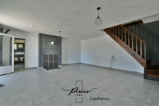 Maison vie de plein pied - 3 chambres - 1380 m² de terrain - Dépendances