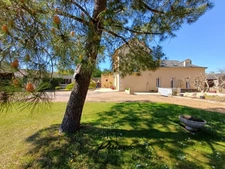 Propriété 5 chambres, dépendances, proche commerces et services
