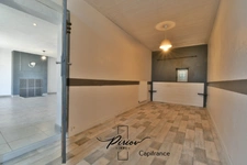 Maison vie de plein pied - 3 chambres - 1380 m² de terrain - Dépendances
