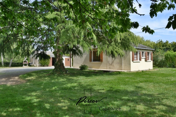 Charmante maison, environnement verdoyant avec 5925 m² de terrain arboré