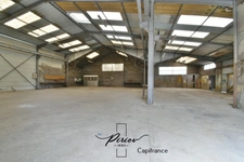 Maison 4/5 chambres - deux espaces - 2 grands hangars 