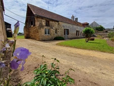 Ensemble immobilier en pierres, maison et dépendances, 4 600 m²