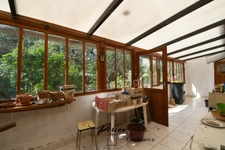 NUEIL-SUR-LAYON – VIE DE PLAIN-PIED – 3 CHAMBRES – DÉPENDANCES – TERRAIN CLOS