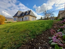 Pavillon, plein pied, 5 chambres, 2 salles de bains, sous sol complet
