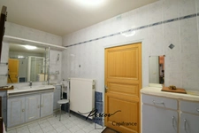 Maison de ville, vie de plain pied, 2 salles d'eau, 3 chambres