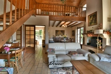Maison familiale, environnement boisé, vie de plain pied