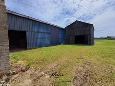 Ensemble immobilier en pierres, maison et dépendances, 4 600 m²