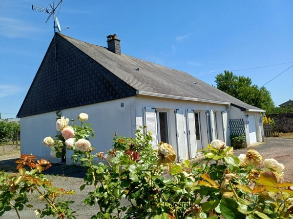 Pavillon plain pied, 3 chambres, 1230 m² de terrain clos de murs