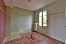 Maison 4/5 chambres - deux espaces - 2 grands hangars 