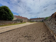 Ensemble immobilier en pierres, maison et dépendances, 4 600 m²