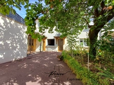 Maison de ville, vie de plain pied, 2 salles d'eau, 3 chambres