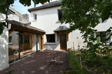 Maison de ville, vie de plain pied, 2 salles d'eau, 3 chambres