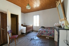 NUEIL-SUR-LAYON – VIE DE PLAIN-PIED – 3 CHAMBRES – DÉPENDANCES – TERRAIN CLOS