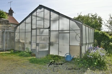 Maison 4/5 chambres - deux espaces - 2 grands hangars 