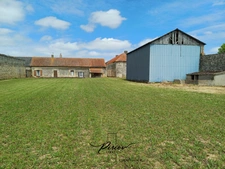Ensemble immobilier en pierres, maison et dépendances, 4 600 m²