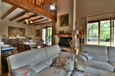 Maison familiale, environnement boisé, vie de plain pied