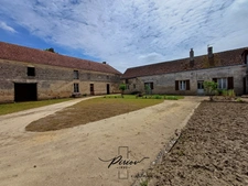 Ensemble immobilier en pierres, maison et dépendances, 4 600 m²