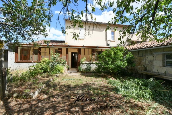 NUEIL-SUR-LAYON – VIE DE PLAIN-PIED – 3 CHAMBRES – DÉPENDANCES – TERRAIN CLOS