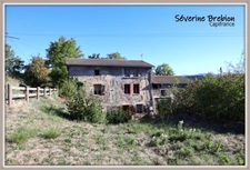 Maison 4 chambres, 3 granges, terrain de 1200 m², CELLES SUR DUROLLE (63)