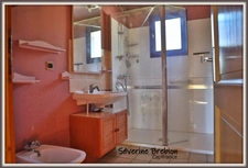 Maison 3 chambres, grand garage, terrain 7600 m²