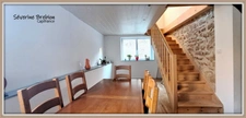 🏡 Maison rénovée en pierre de 166 m², 4 chambres, vaste séjour, dépendance, assainissement OK, avec ancien moulin et terrain de 1,8 hectare à Saint-Rémy-sur-Durolle