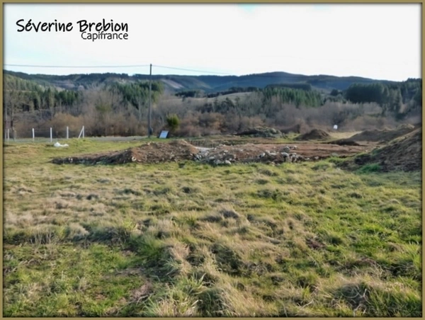 Terrain à bâtir de 2 350,00 m² VISCOMTAT (63)