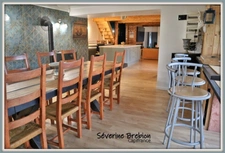 Ancienne ferme rénovée de 190 m², 4 chambres, avec grange, terrain de 11 000m² à Cervières