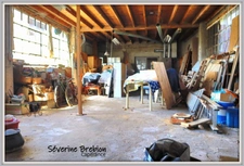 Ensemble immobilier avec une maison, 2 appartements loués, 2 garages, 3 ateliers à Chabreloche.