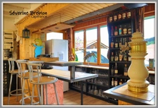 Ancienne ferme rénovée de 190 m², 4 chambres, avec grange, terrain de 11 000m² à Cervières