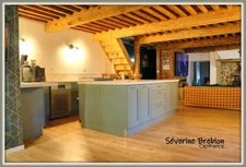 Ancienne ferme rénovée de 190 m², 4 chambres, avec grange, terrain de 11 000m² à Cervières