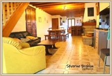 Maison bâtie en 1991,  2 grandes chambres, terrasse, garage, cave LES SALLES (42)