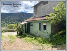 Ancienne ferme rénovée de 190 m², 4 chambres, avec grange, terrain de 11 000m² à Cervières